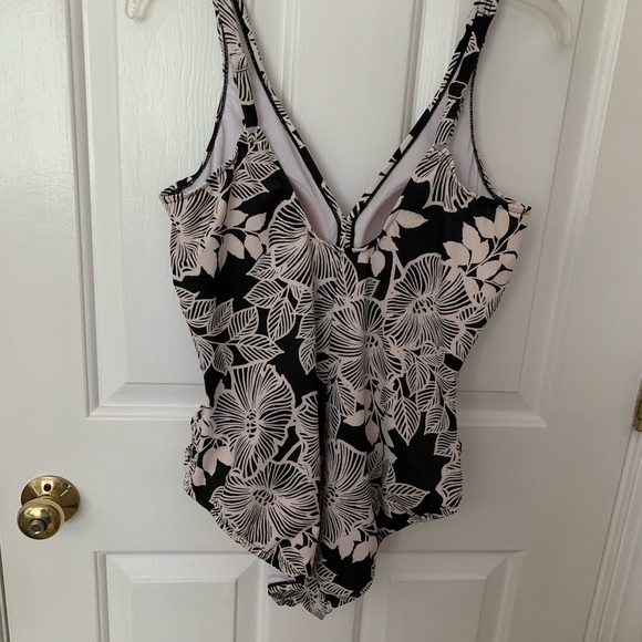 Bathing suit - Picture 2 of 5